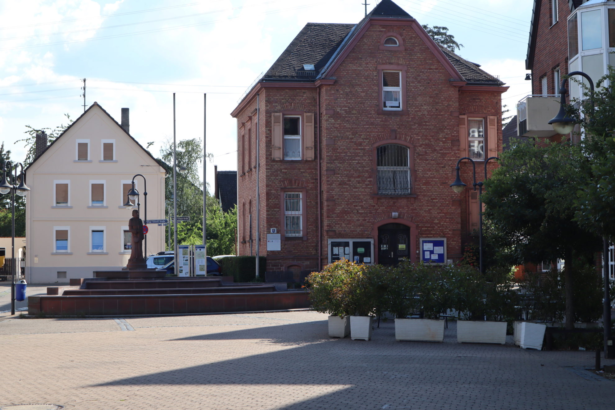 Altes Rathaus mit Brunnen