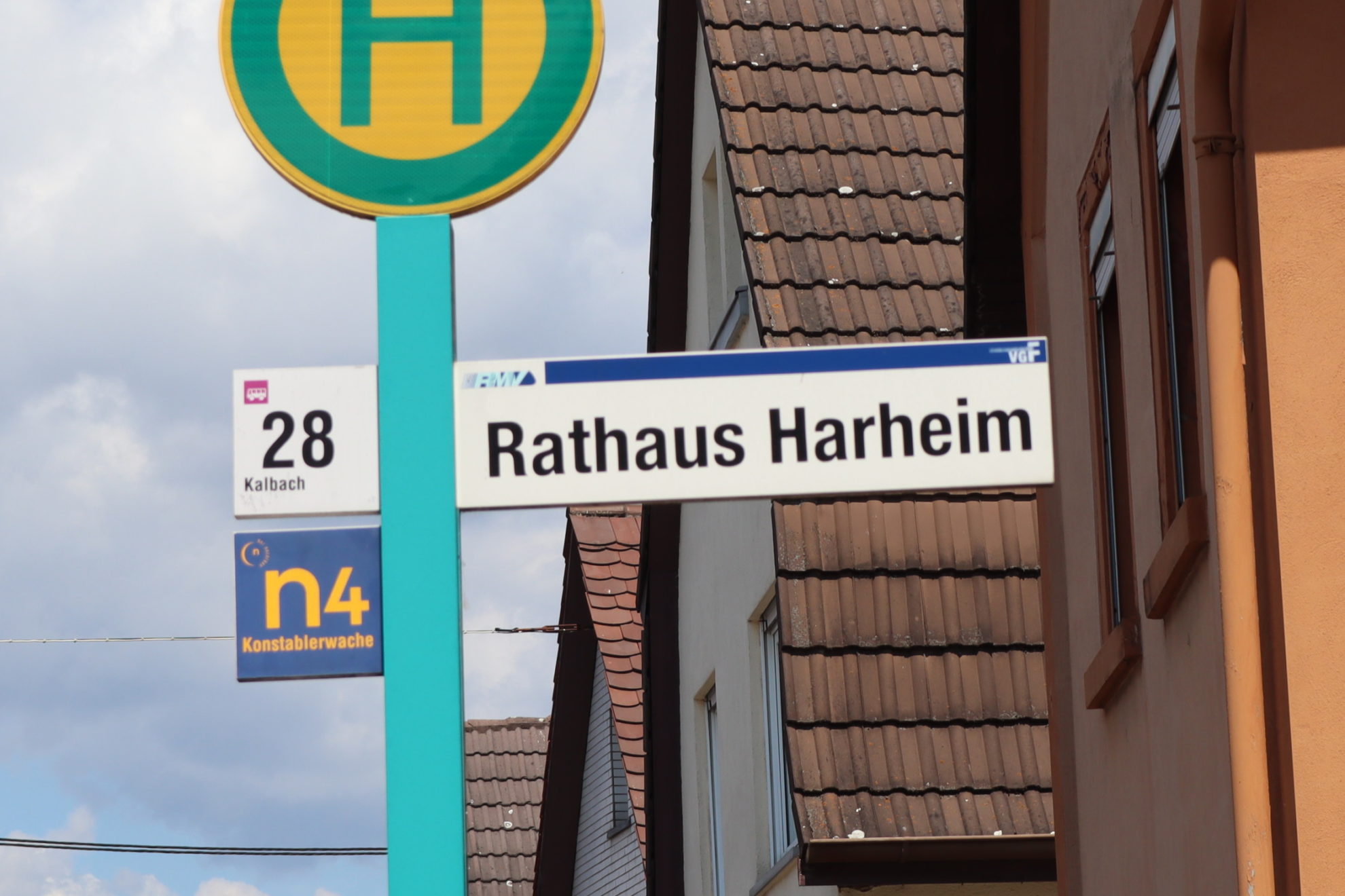 Schild Rathaus Harheim